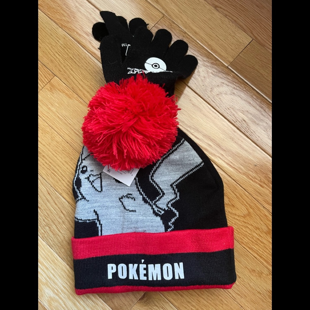 Pokémon hat/mitten set